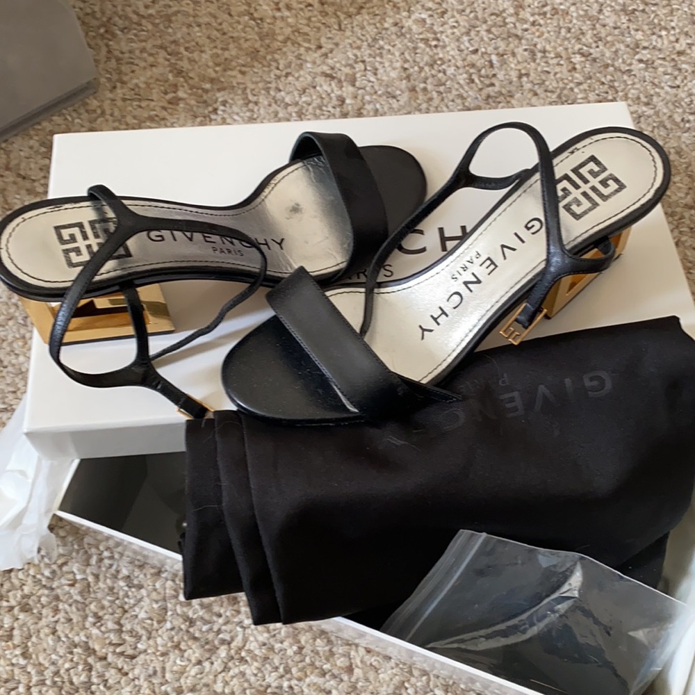 Givenchy sandals triangle